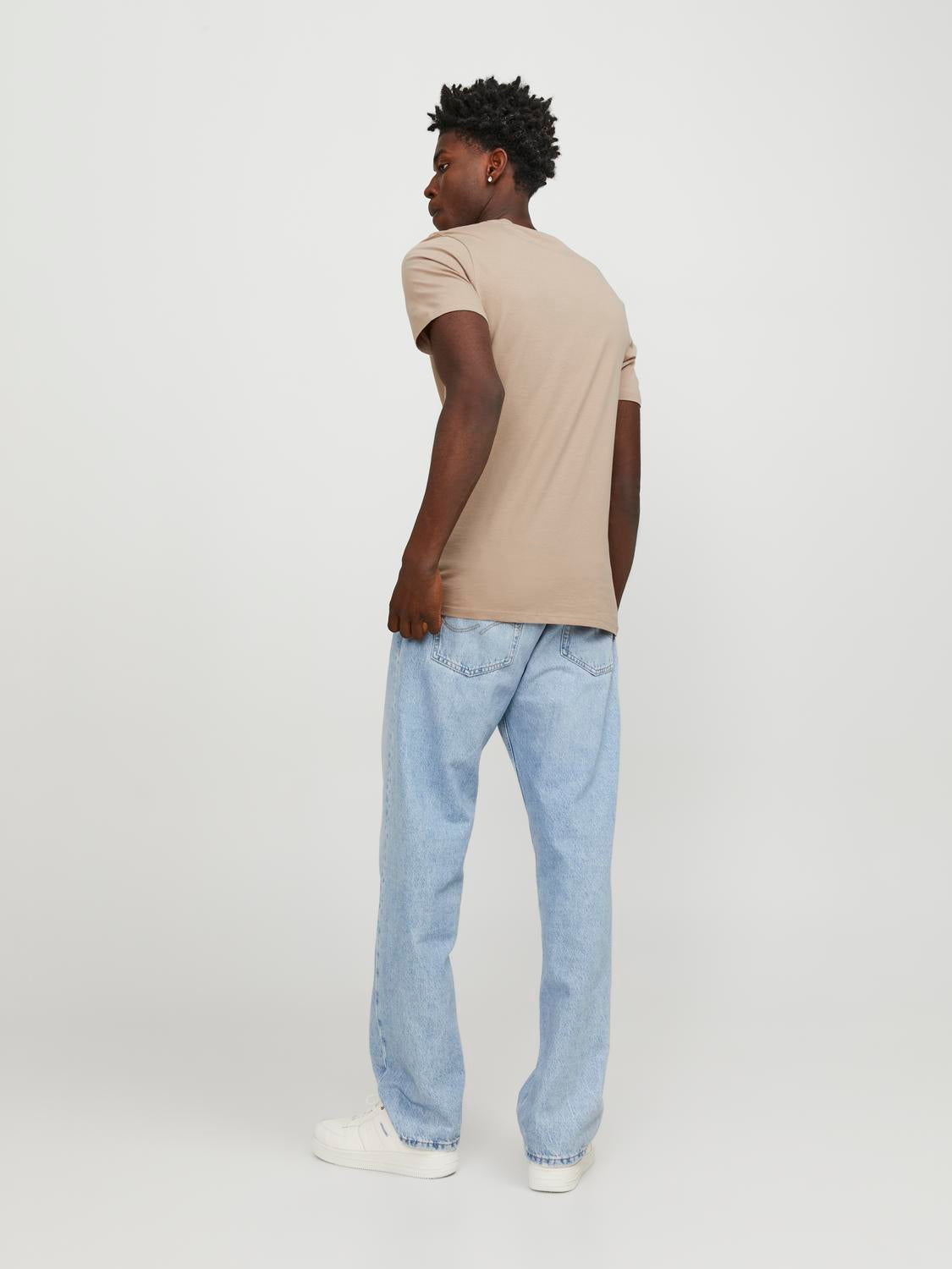 model_shot-back